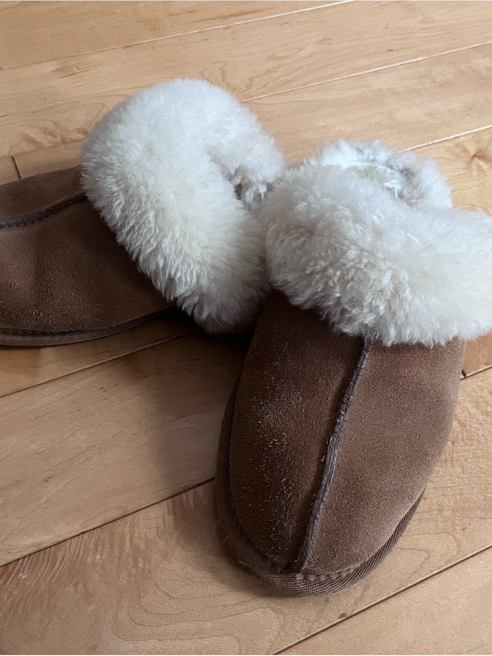 UGG Scuffette Slippers Chestnut Brown Size 8